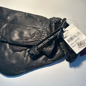 NWT Italian leather mittens fur lining/true fur. Tag still on smoke free home.